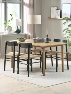 ALSTED + ISLEVMesa ALSTED L160 roble natural +4 sillas ISLEV negro/natural