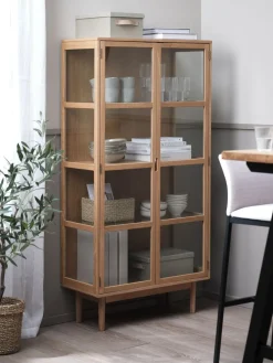 VESTERBYVitrina VESTERBY alta 2 puertas roble natural